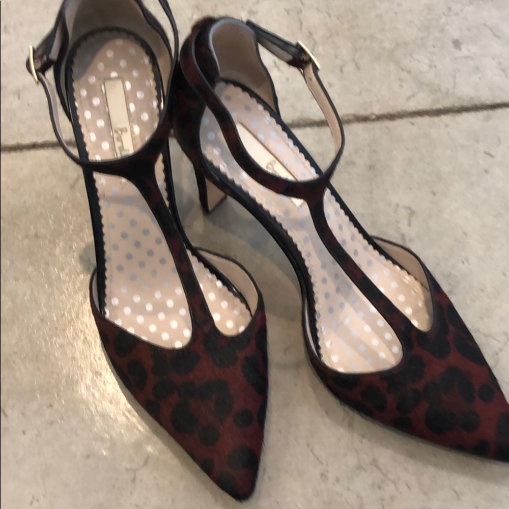 Boden Red leopard dress pump t-strap. Euro 39.